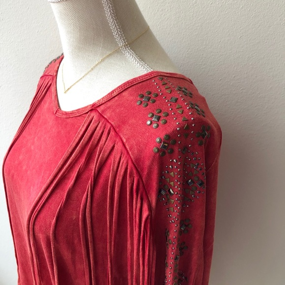 Detailed Red Top - Picture 4 of 6